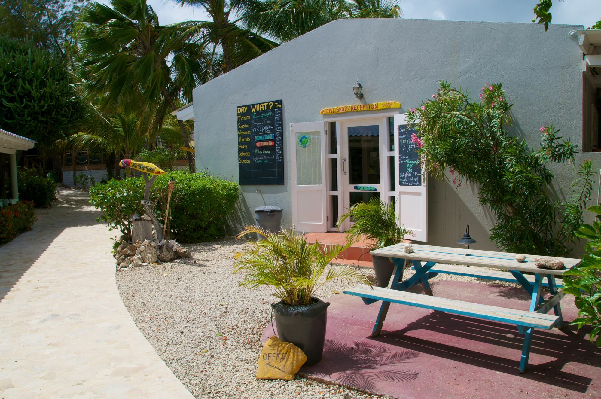 Caribbean Club Bonaire Aparthotel Bagian luar foto